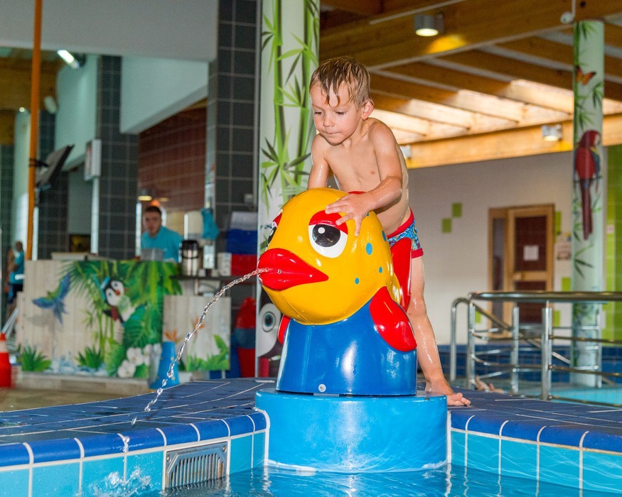 Kinderbaden: Plonzen het zwembad met je baby, peuter of - LAGO